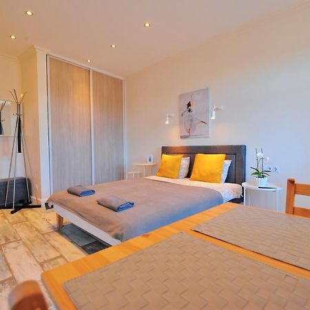 Gertrudes Residence Stay In Light-Filled Studio Apartment In Central Riga Esterno foto