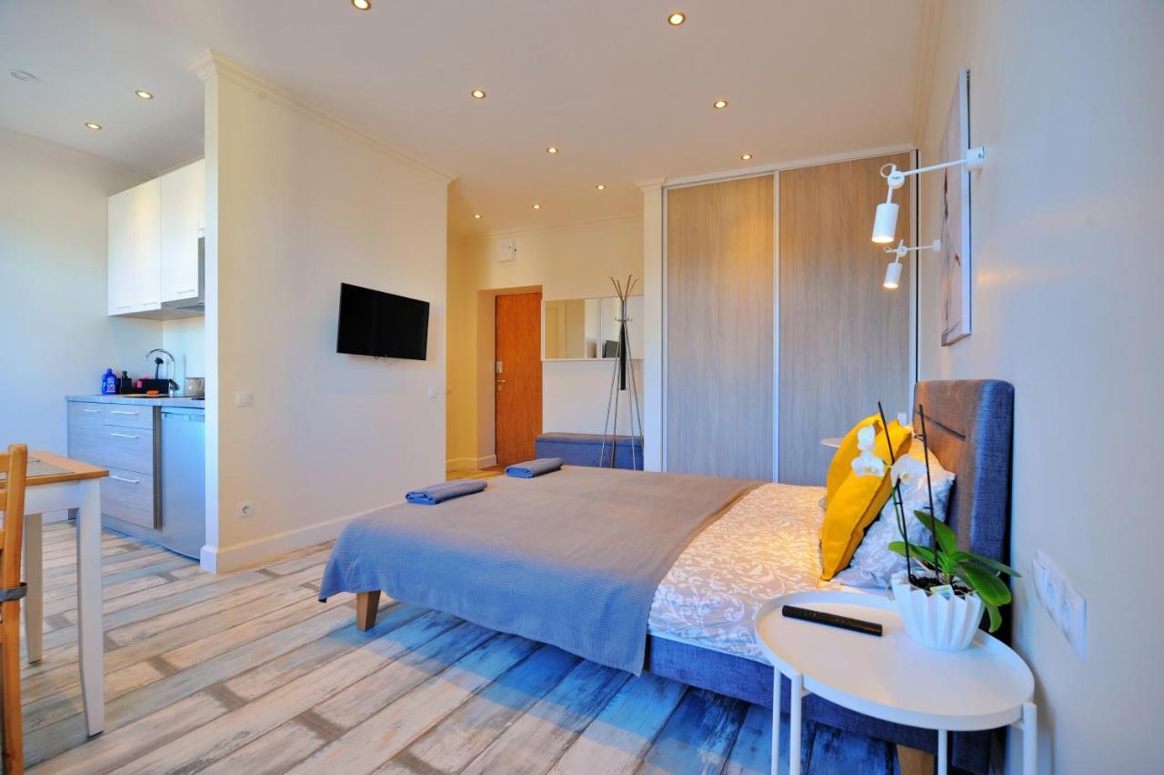 Gertrudes Residence Stay In Light-Filled Studio Apartment In Central Riga Esterno foto